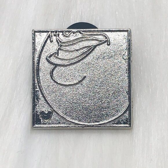 🔮 5/$25 Disney Smiling Villains The Little Mermaid Ursula Chaser Pin - Picture 1 of 3